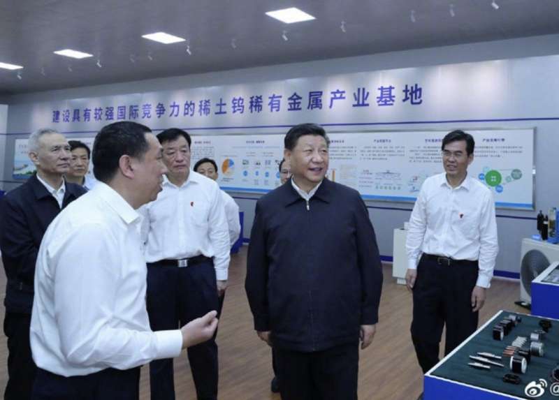 xi jinping visita il centro di trasformazione delle terre rare di ganzhou 3