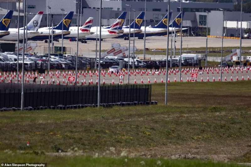 circuito per tampone drive in all'aeroporto di edinburgo