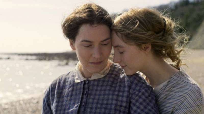 kate winslet e saoirse ronan in ammonte di francis lee