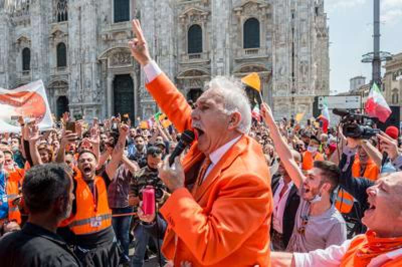 la protesta dei gilet arancioni il generale pappalardo