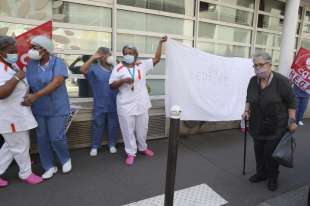 la protesta delle infermiere in francia