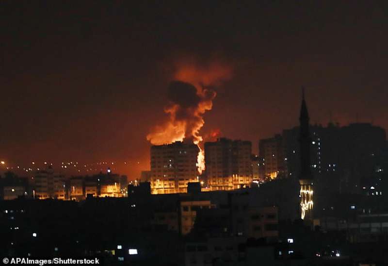 attacchi aerei israeliani a gaza 1