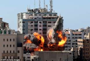 Il Palazzo di Al Jazeera e AP distrutto dalle bombe