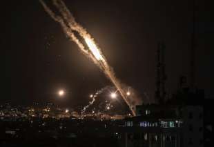 israele attacca la striscia di gaza 15