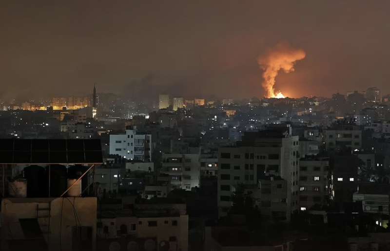 israele attacca la striscia di gaza 17