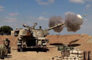 israele attacca la striscia di gaza 6