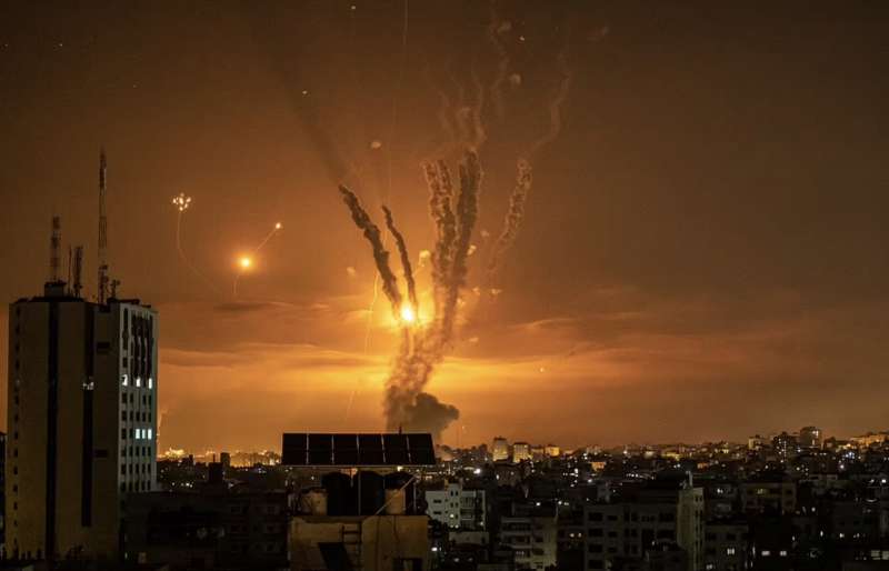 israele attacca la striscia di gaza 8