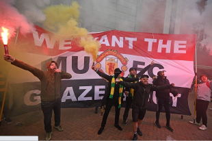 manchester united tifosi protestano contro glazer