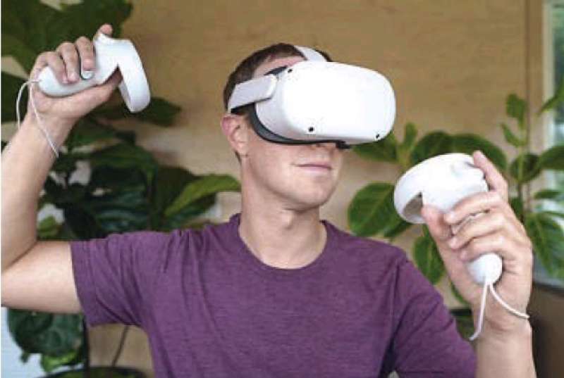 mark zuckerberg mentre esplora con la realta' virtuale il mausoleo di augusto