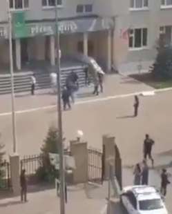 sparatoria in una scuola di kazan, russia 6