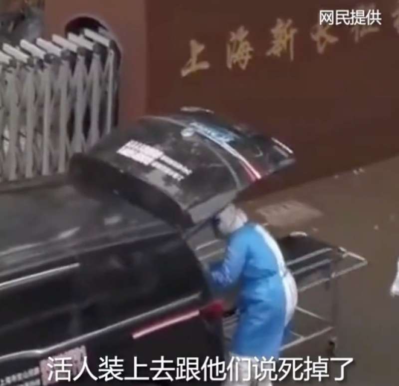 anziano positivo al covid scambiato per morto a shanghai 10