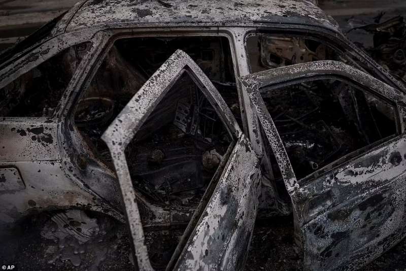 Auto bruciata a Kharkiv