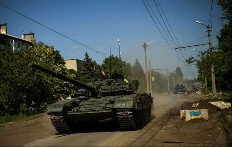 carri armati ucraini si spostano nella regione di donetsk