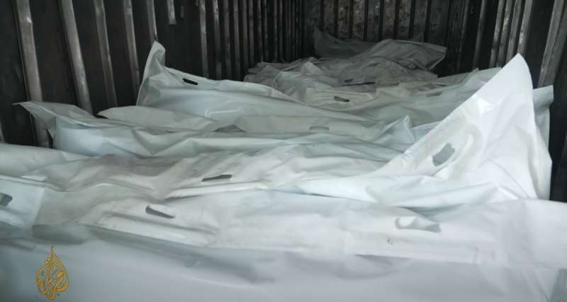 corpi dei soldati russi morti nei vagoni frigo ucraini 5