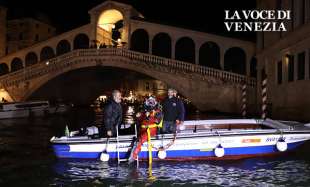 gondolieri sub ripuliscono i canali di venezia 4