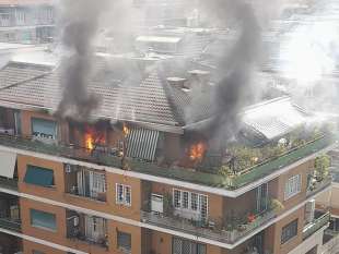 incendio attico quartiere aurelio roma 1