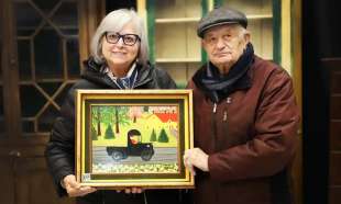 Irene e Tony Demas con il dipinto di Maud Lewis