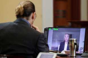 Kate Moss testimonia al processo Depp Heard 2