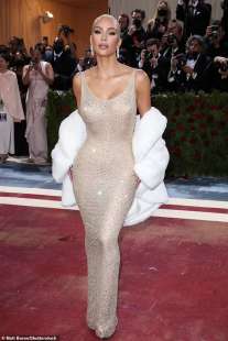 Kim Kardashian con il vestito di Marilyn 2