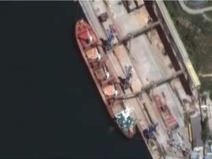 La nave russa con il grano rubato in Ucraina