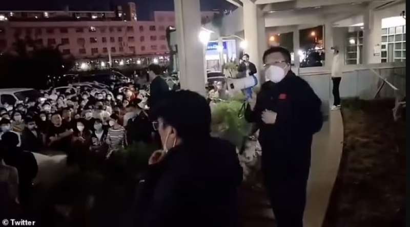 la protesta degli studenti dell universita di pechino contro il lockdown