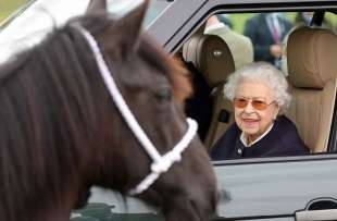 la regina elisabetta al windsor horse show 2