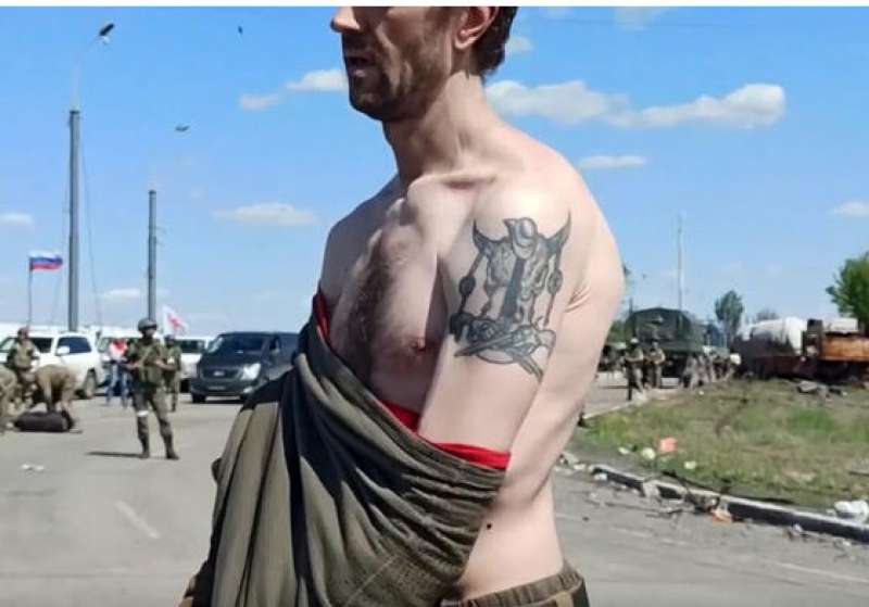 la resa del battaglione azov il video pubblicato dai russi 3
