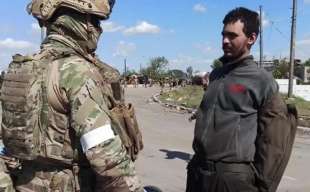 la resa del battaglione azov il video pubblicato dai russi 4