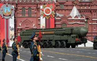 missile balistico rs 24 in mostra alla parata della vittoria
