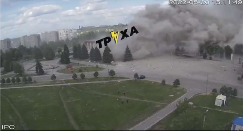 missile russo colpisce il palazzo della cultura di lozova 2