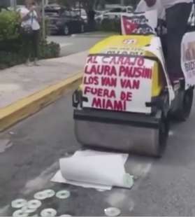 protesta cubani contro laura pausini