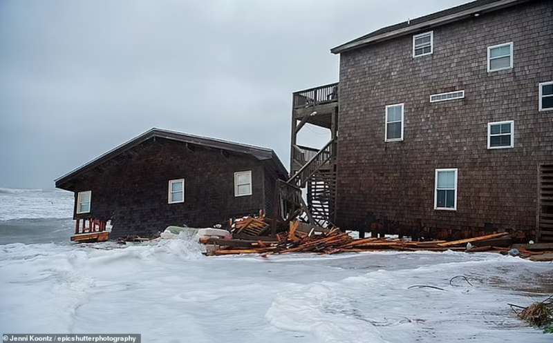 Seconda casa crollata in mare in Carolina