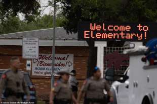 sparatoria alla robb elementary in texas 9