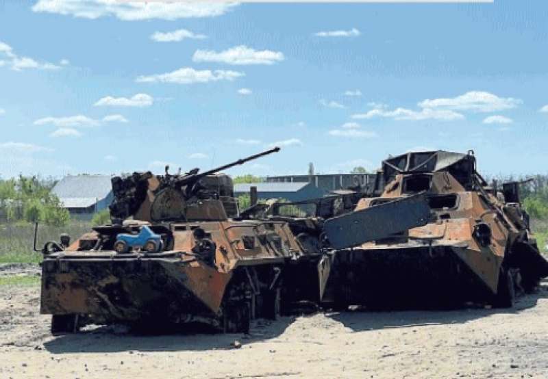 tank russo distrutto dagli ucraini