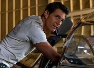 Tom Cruise in Top Gun Maverick 2