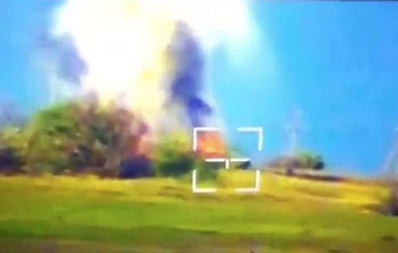 veicolo corazzato russo tzm t distrutto da un missile ucraino 1