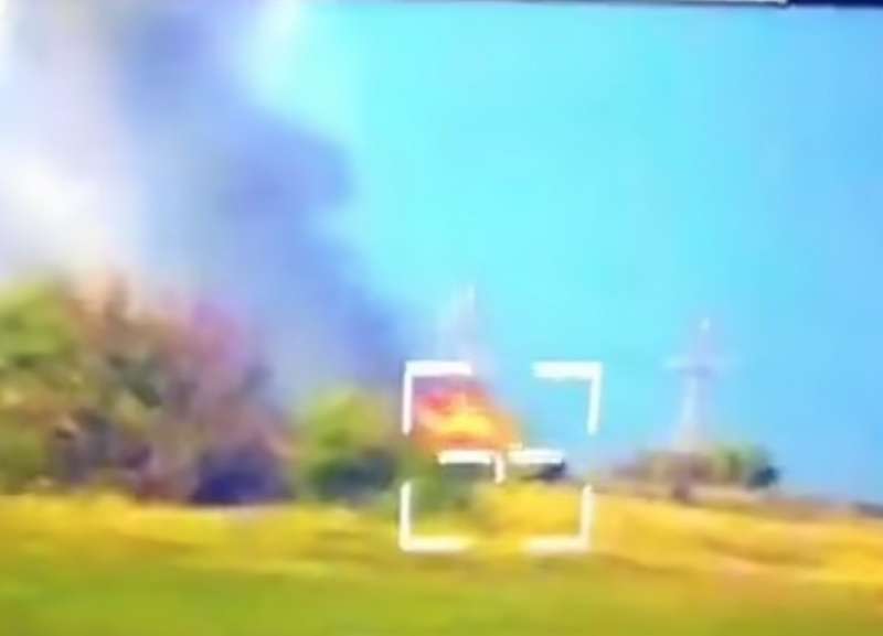 veicolo corazzato russo tzm t distrutto da un missile ucraino 2