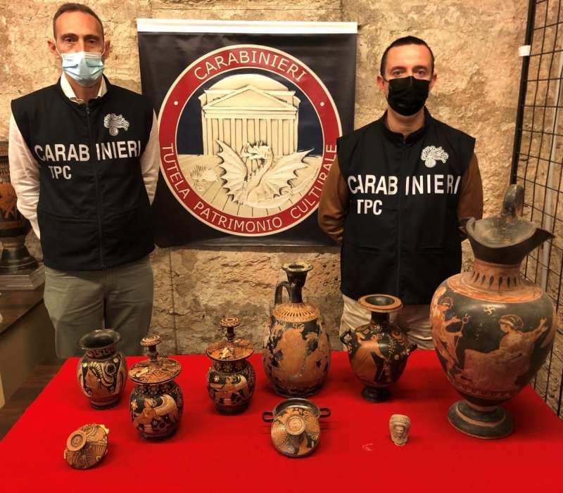 arrestata banda di trafficanti di reperti archologici 4