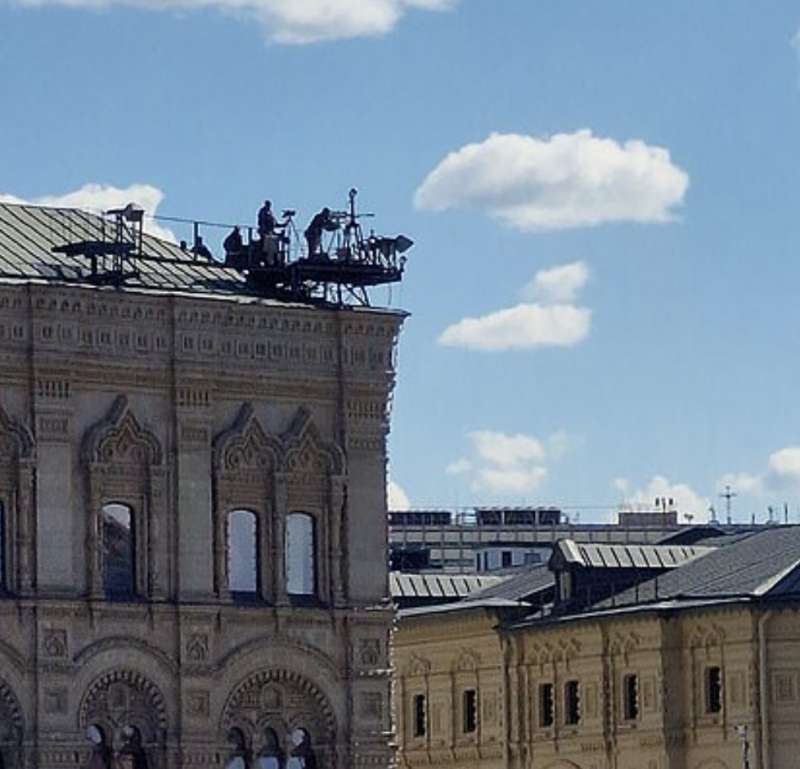cecchini sui tetti di mosca durante la parata del giorno della vittoria 9 maggio 2023