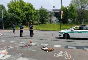 ciclista travolto e ucciso in via comasina a milano 12