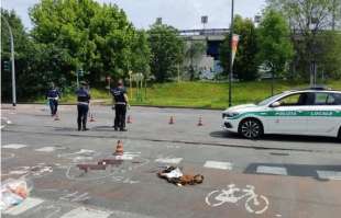 ciclista travolto e ucciso in via comasina a milano 13