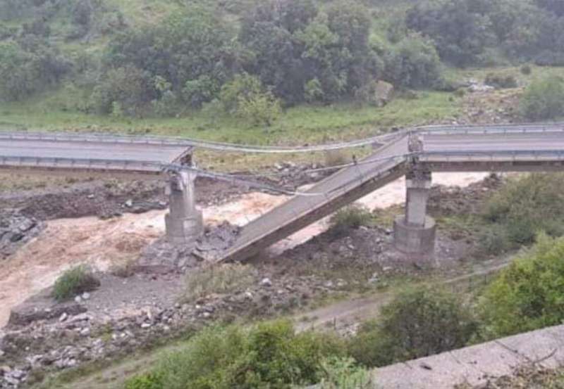 crollo del viadotto sul fiume trionto sulla sila 2