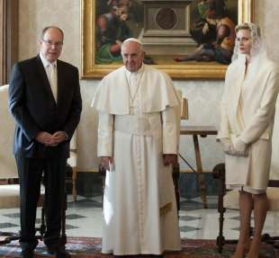 papa francesco con alberto e charlene di monaco nel 2016