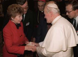 raissa gorbaciova con papa giovanni paolo ii nel 1989