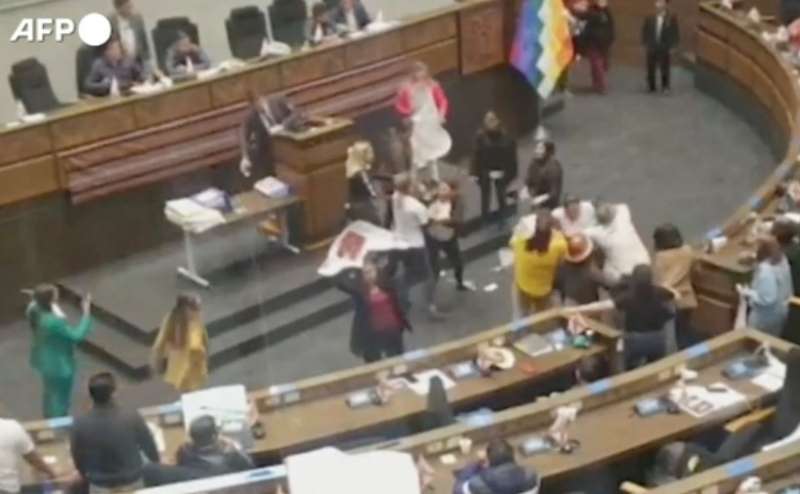 rissa tra deputate al parlamento boliviano 2