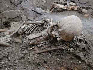 scheletri ritrovati a pompei 1