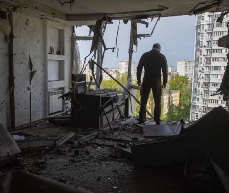sopralluogo del sindaco di kiev dopo un bombardamento