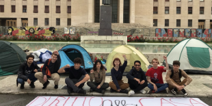 studenti in tenda contro caro affitti 1