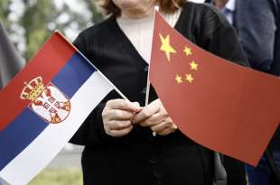 bandiera serba e cinese