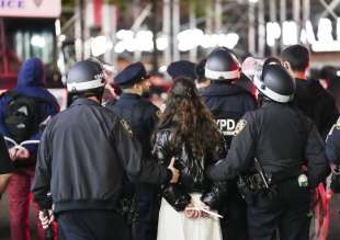 la polizia fa irruzione alla columbia university 4